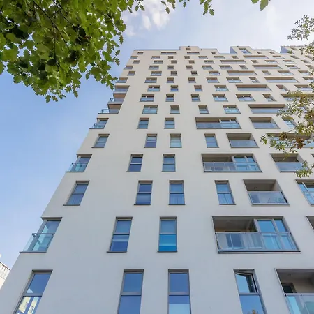 Wola With Parking In City Center By Renters Διαμέρισμα *